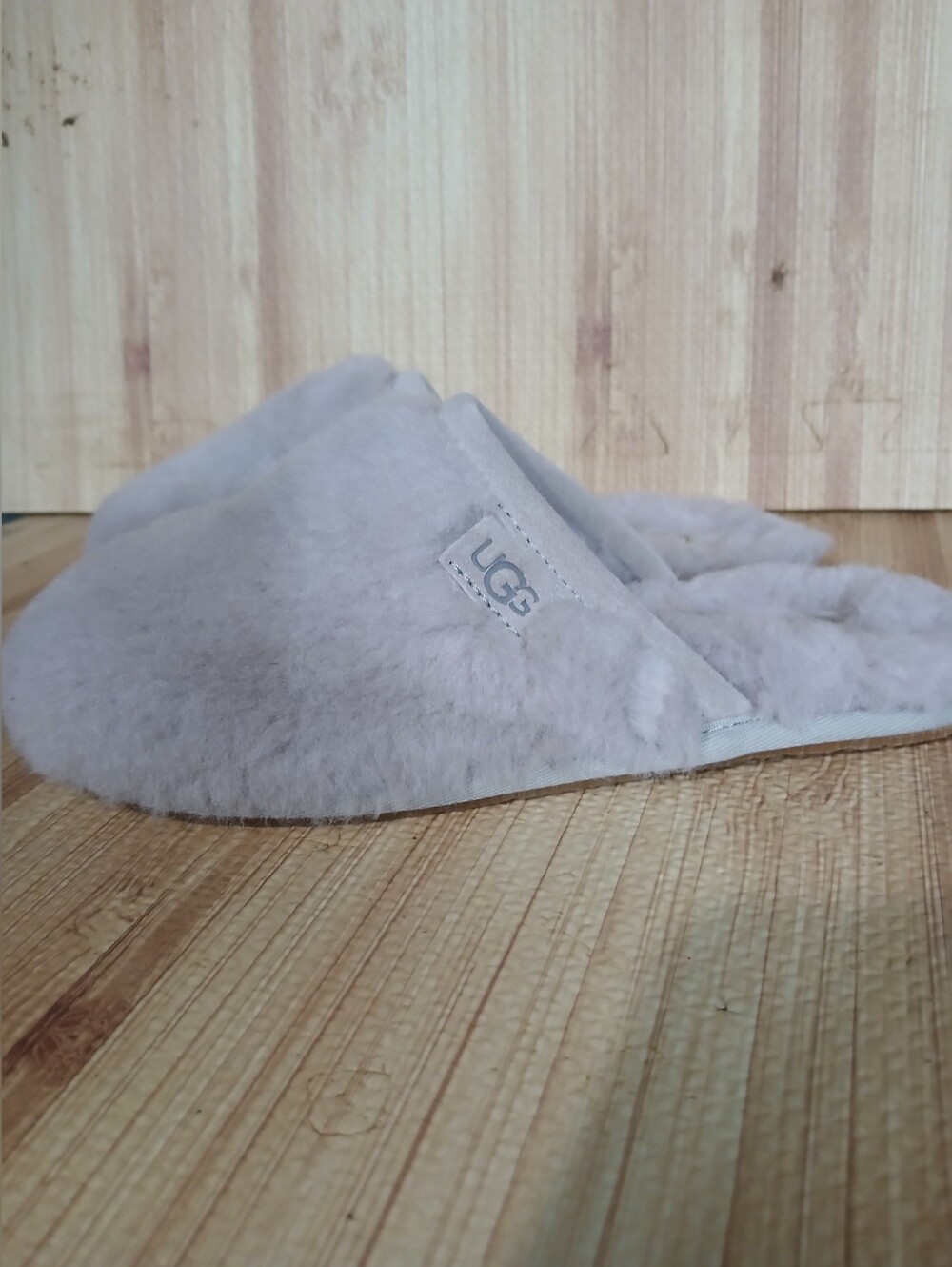 Ugg Pure & #160Women Ladies Wool Light Gray Fuzzy Slippers House Shoes Size 5
